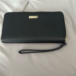Used Kate spade black wallet. Great condition.